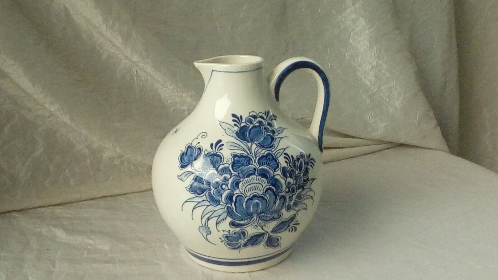 Earthenware jug pitcher Delft blauw Holland