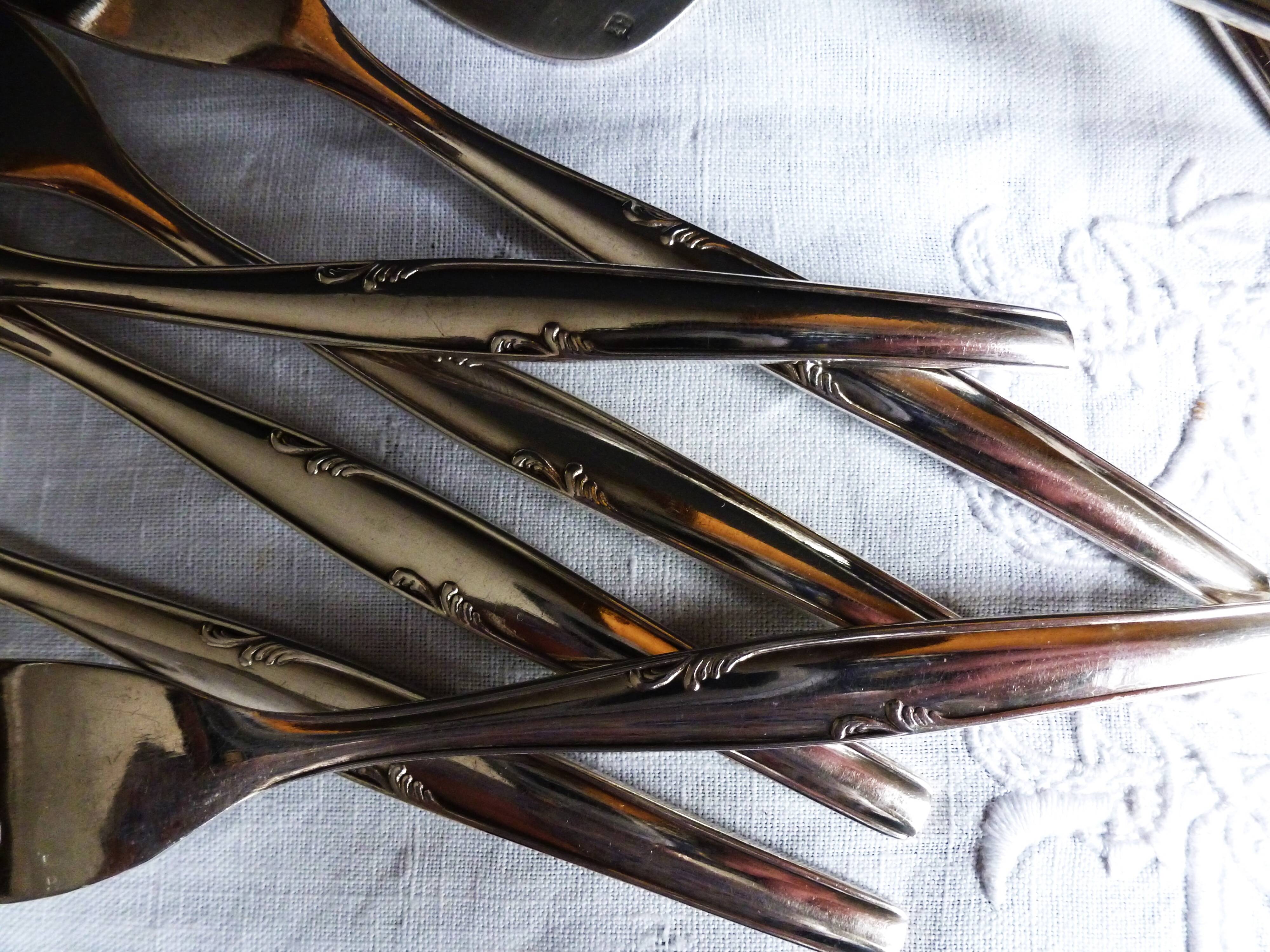 Silver-plated cake service / 12 forks and silver cake server