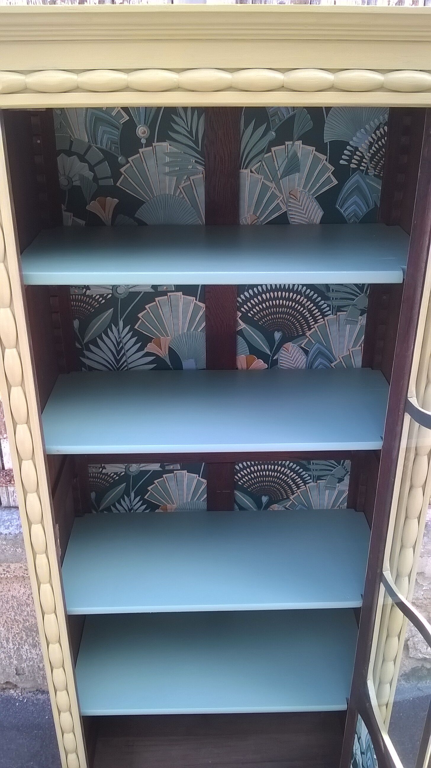 Parisian showcase cabinet 1930