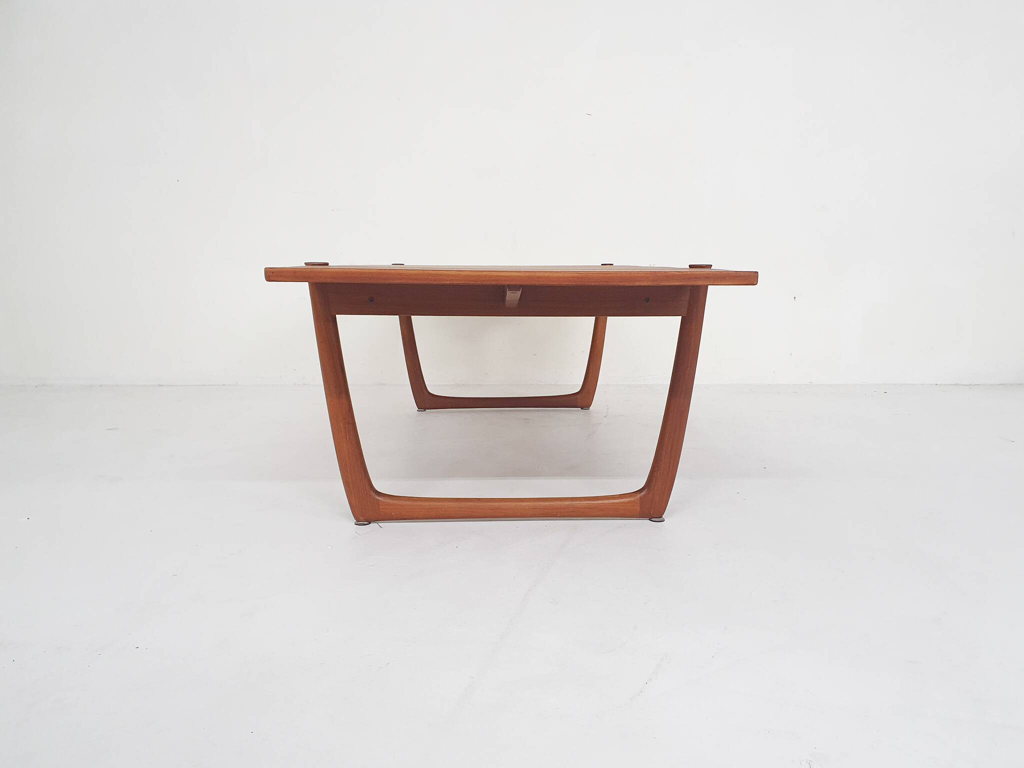 Large teak coffee table by Peter Hvidt and Orla Molgaard Nielsen model FD 575 for France and Son