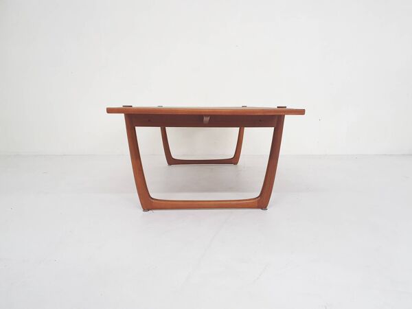 Large teak coffee table by Peter Hvidt and Orla Molgaard Nielsen model FD 575 for France and Son