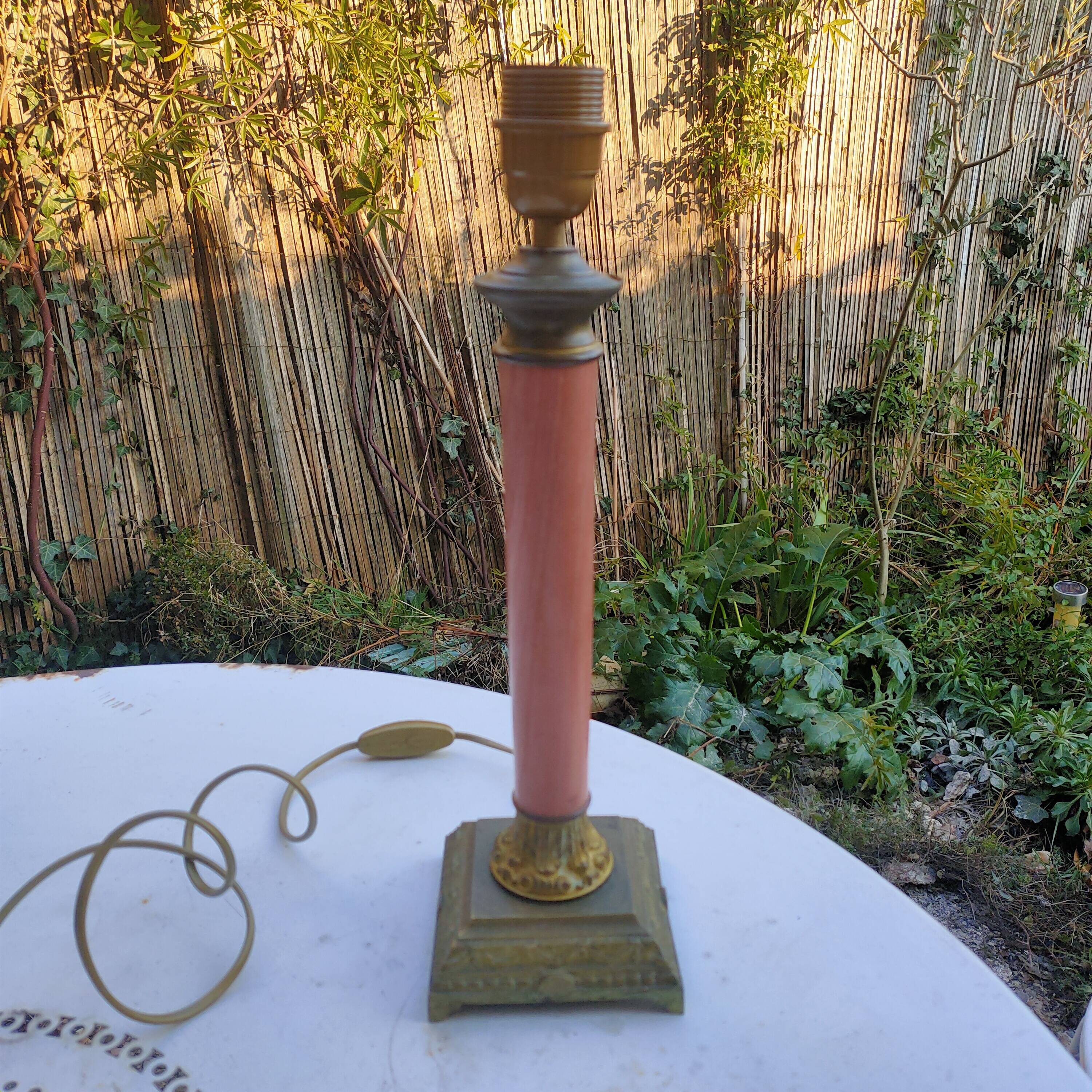 Lampe classique avec marbre rose