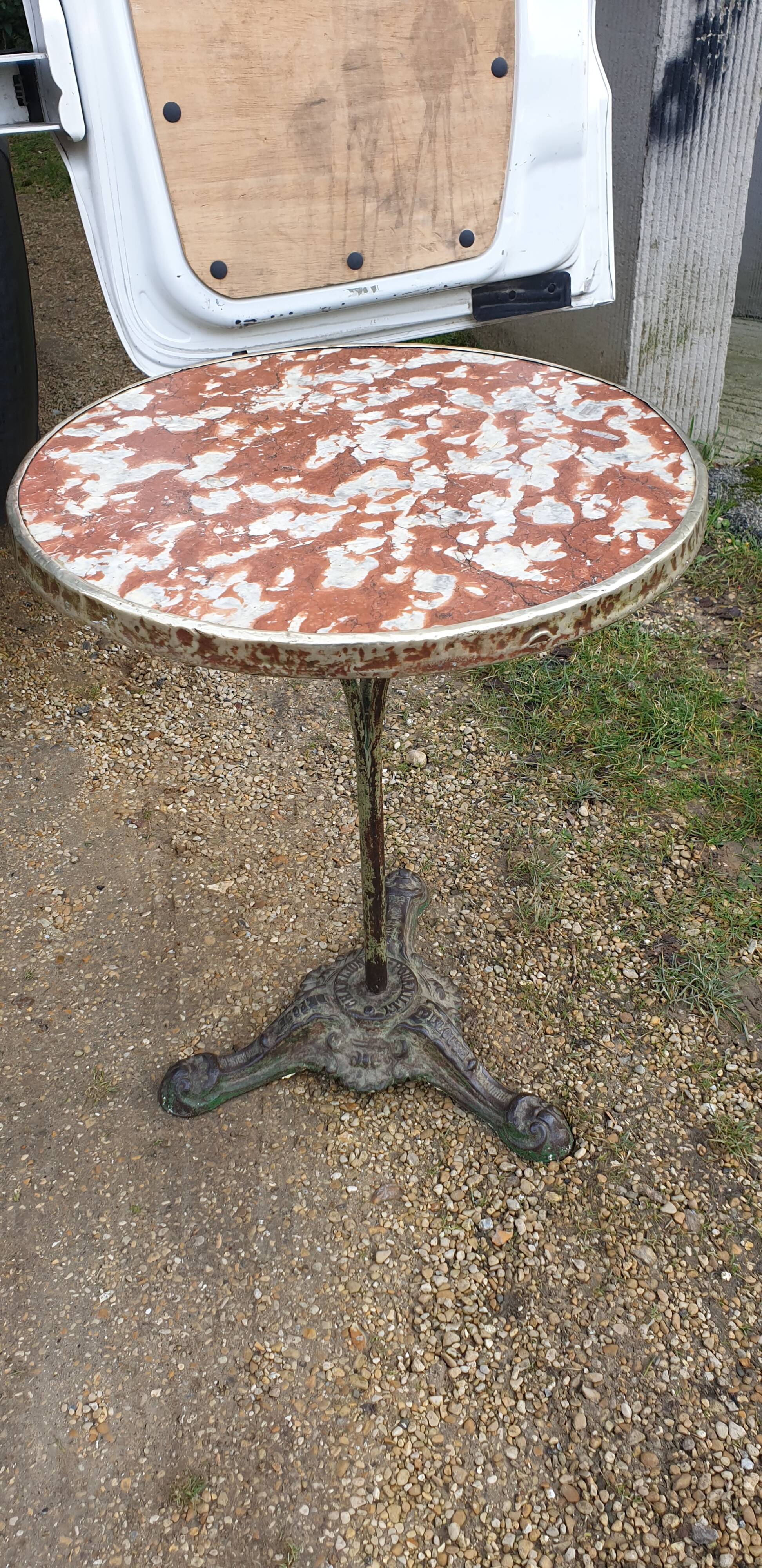 Pedestal bistro table