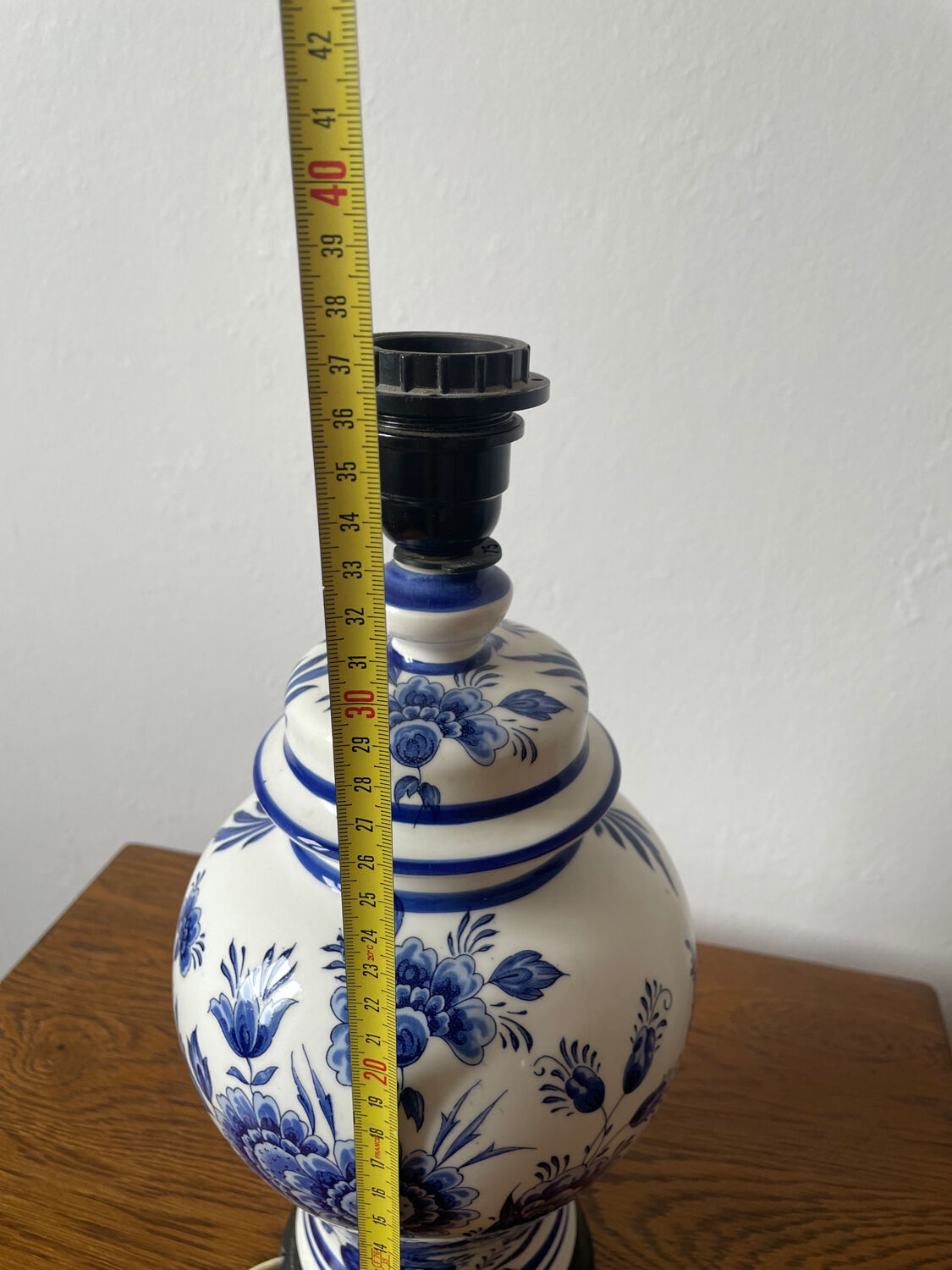 Delft lamp stand