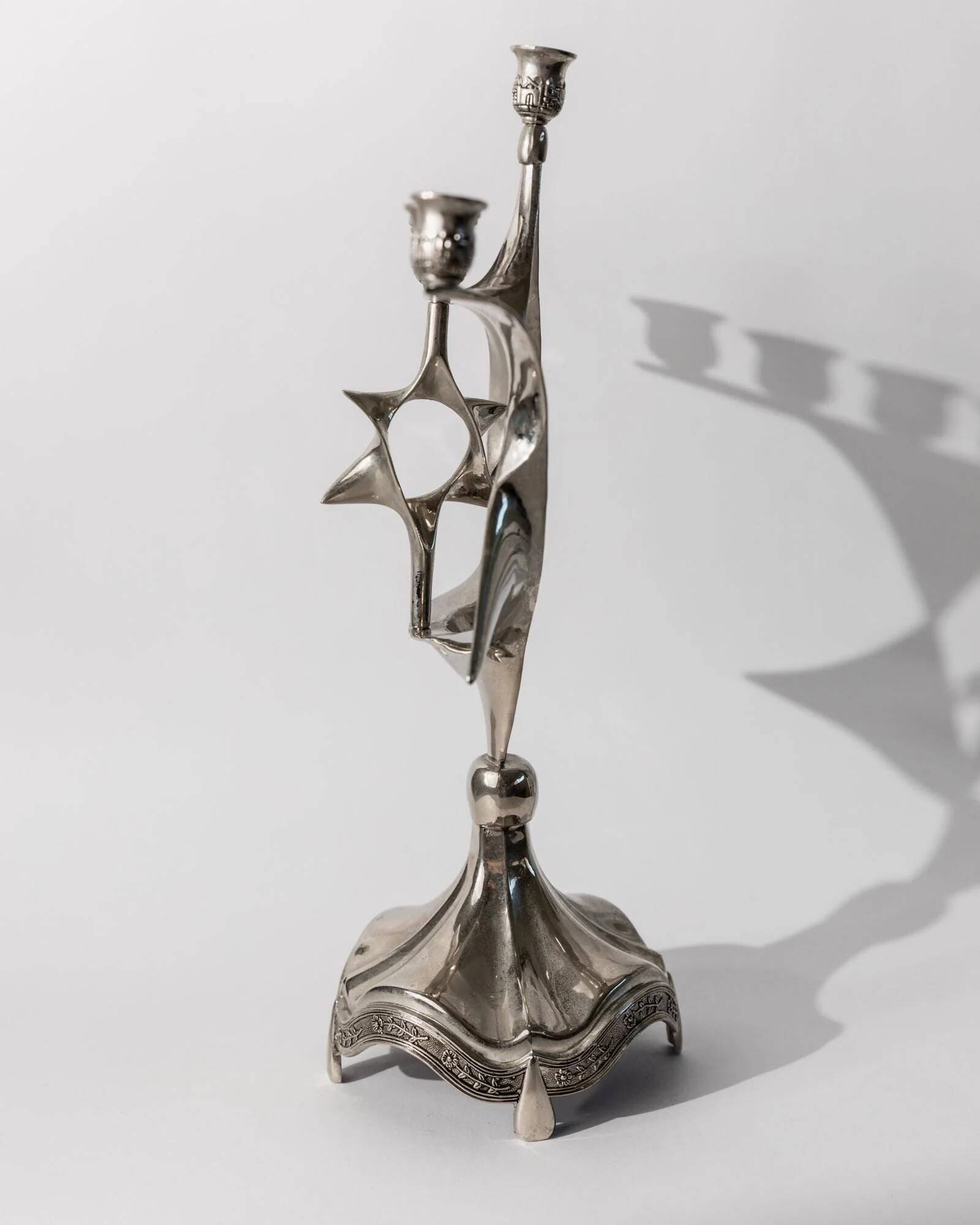Vintage 1960s silver-plated menorah for Hanukkah, Mid-Century design with rotating Star of David, Judaica decoration, elegant gift idea.