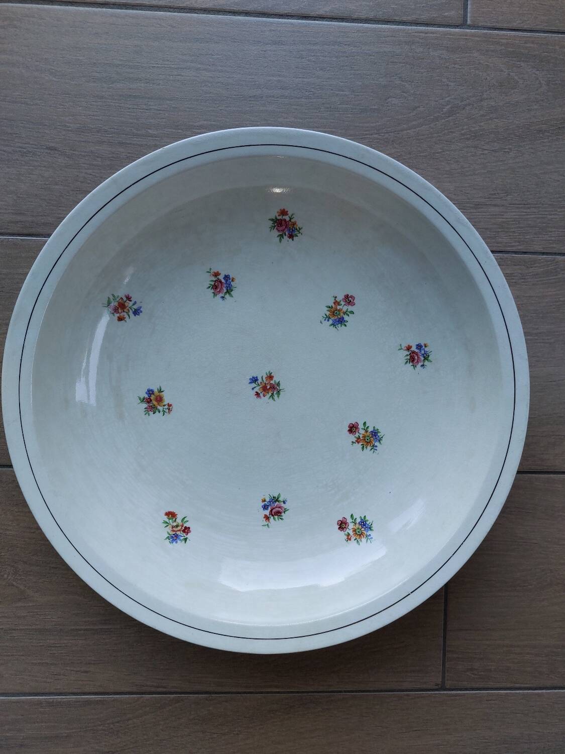 Flowery hollow dish