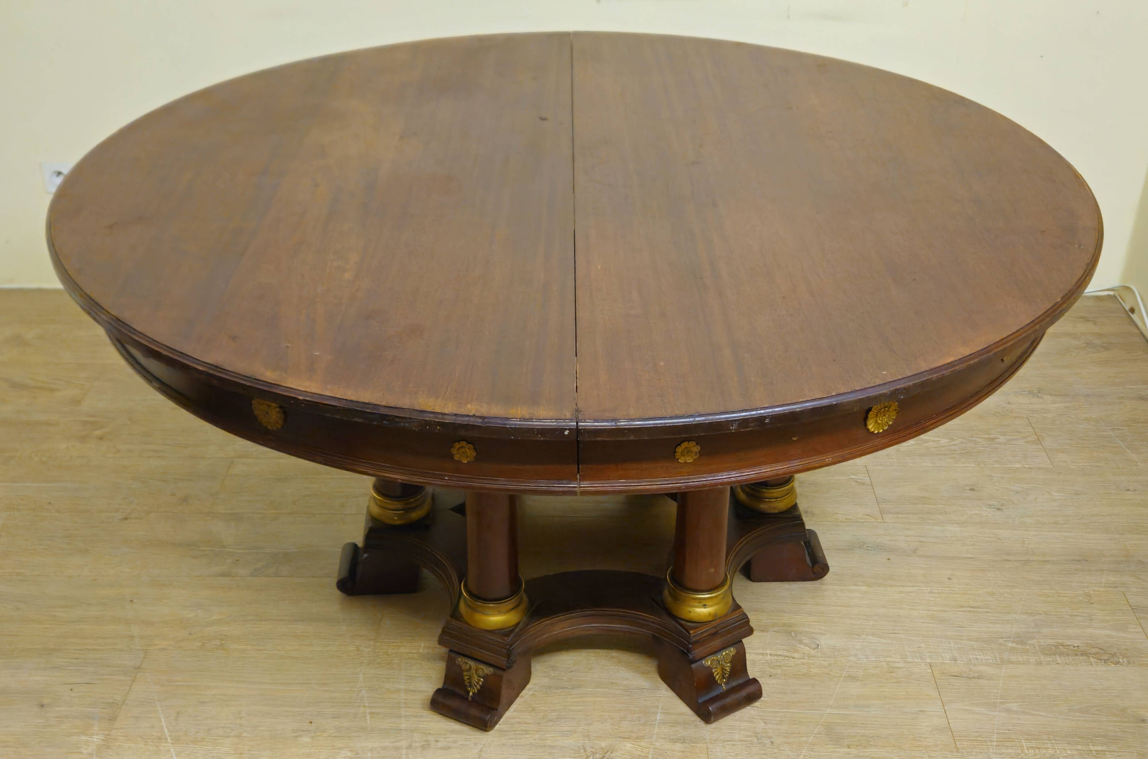 Large extendable round table – column leg – Empire period / mahogany