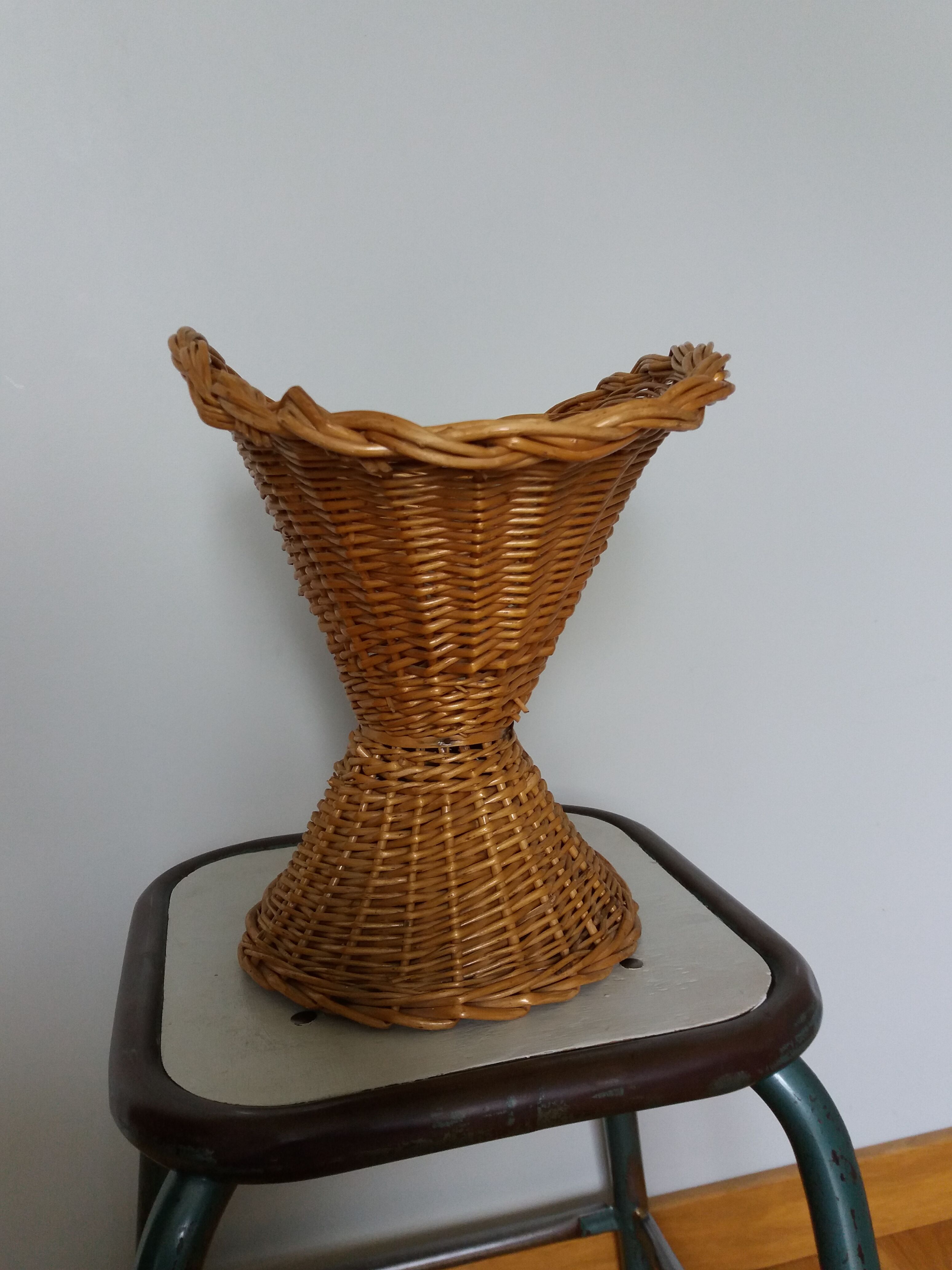 Rattan basket wicker vase cut