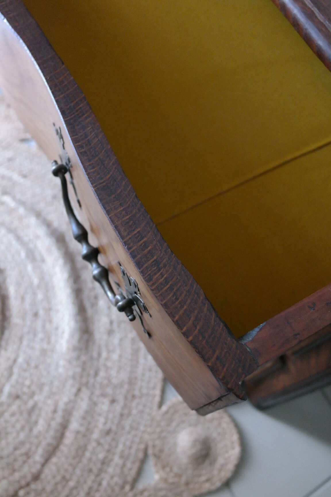 Commode arbalète campagnarde en chêne xxème