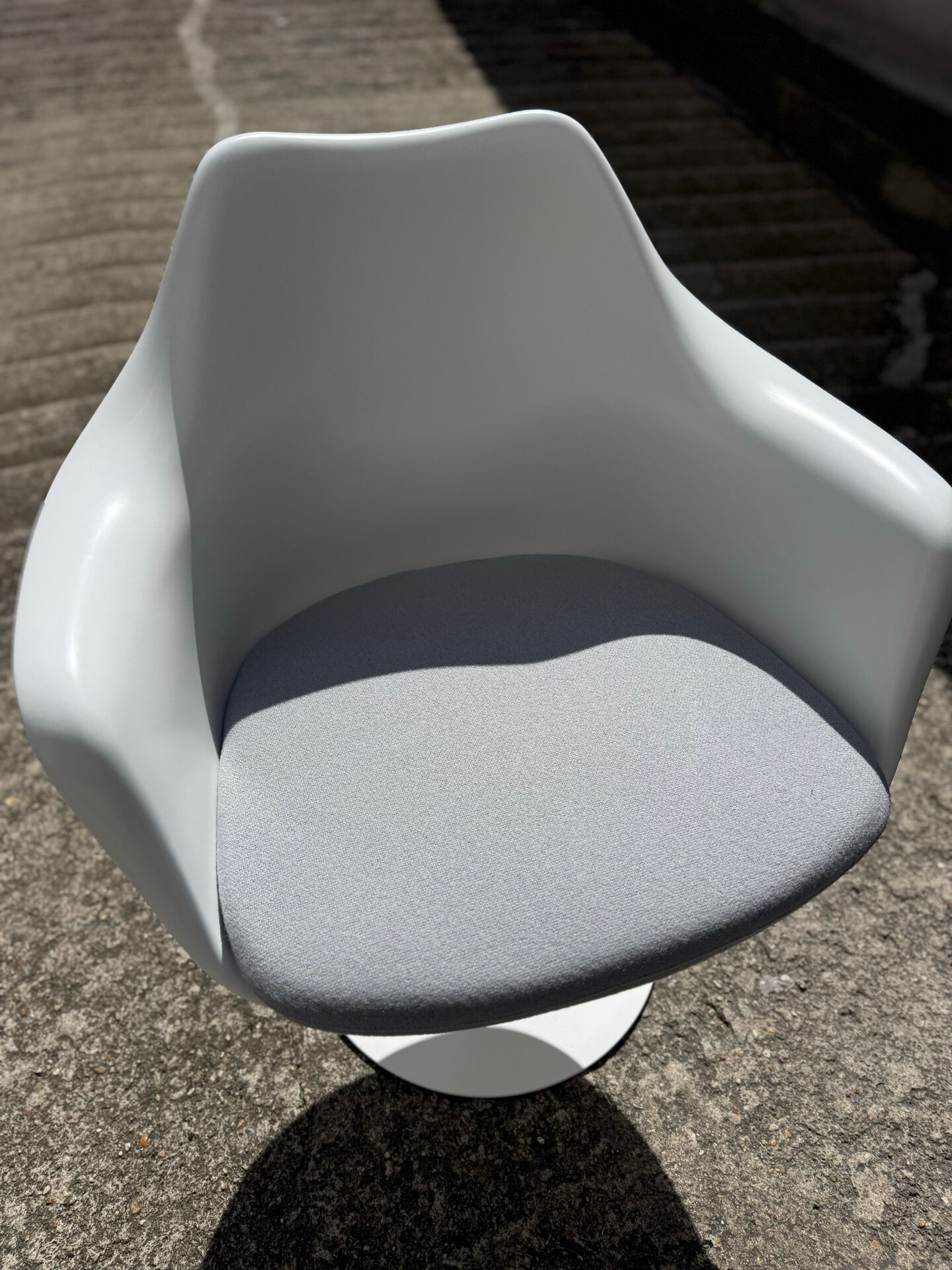 Tulip chair, Knoll studio Eero Saarinen