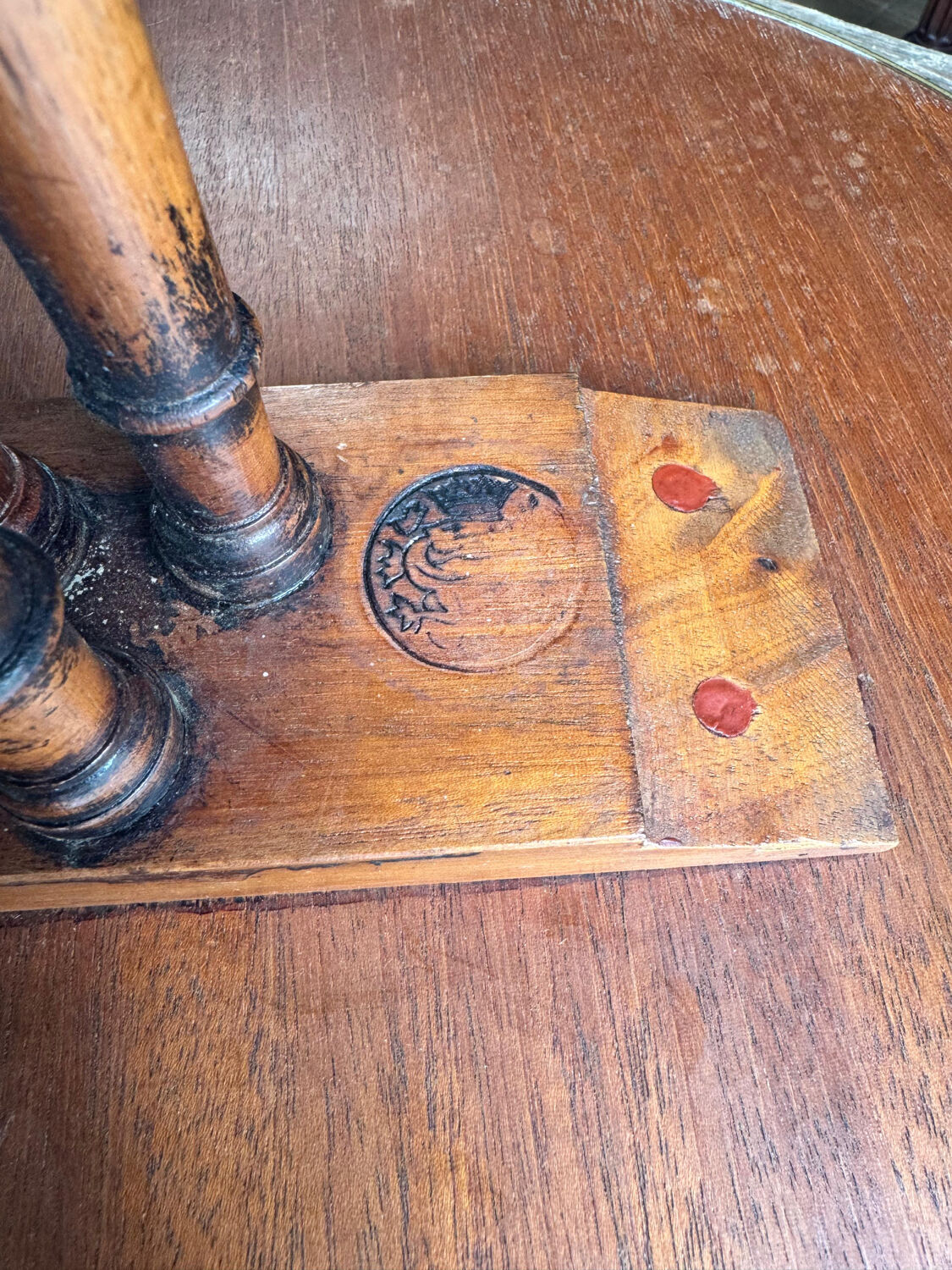 Side table / guéridon from the 19th century, tripod base "crowned dragon"