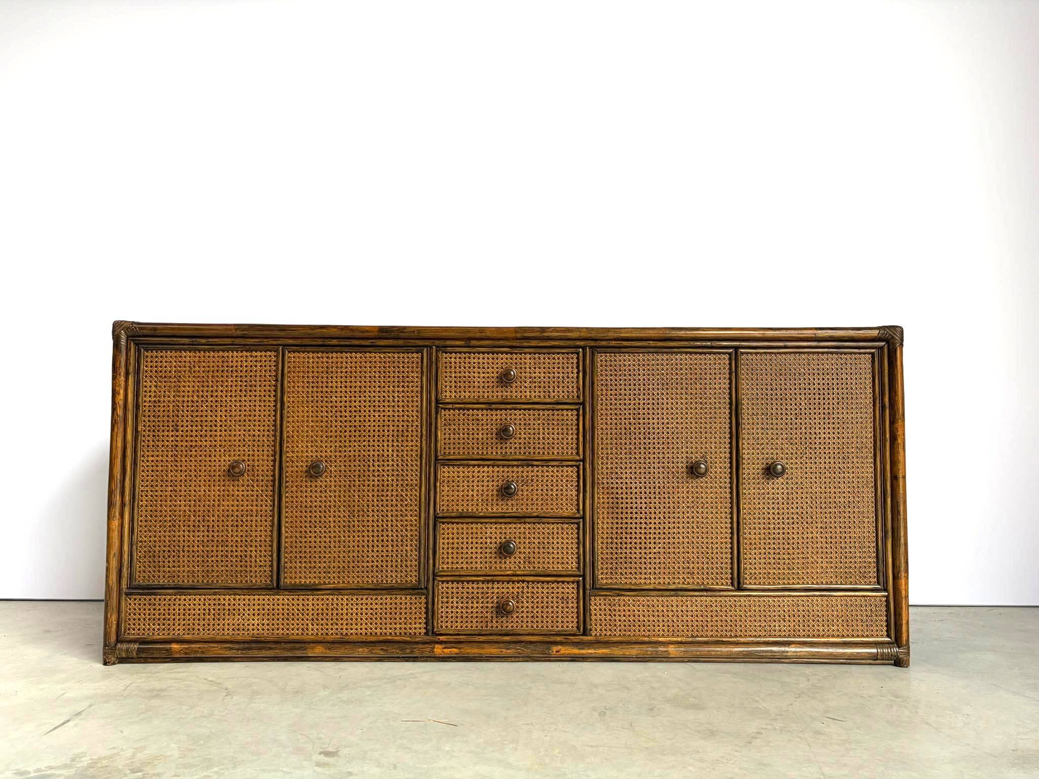 Buffet vintage en rotin et travertin, années 1960