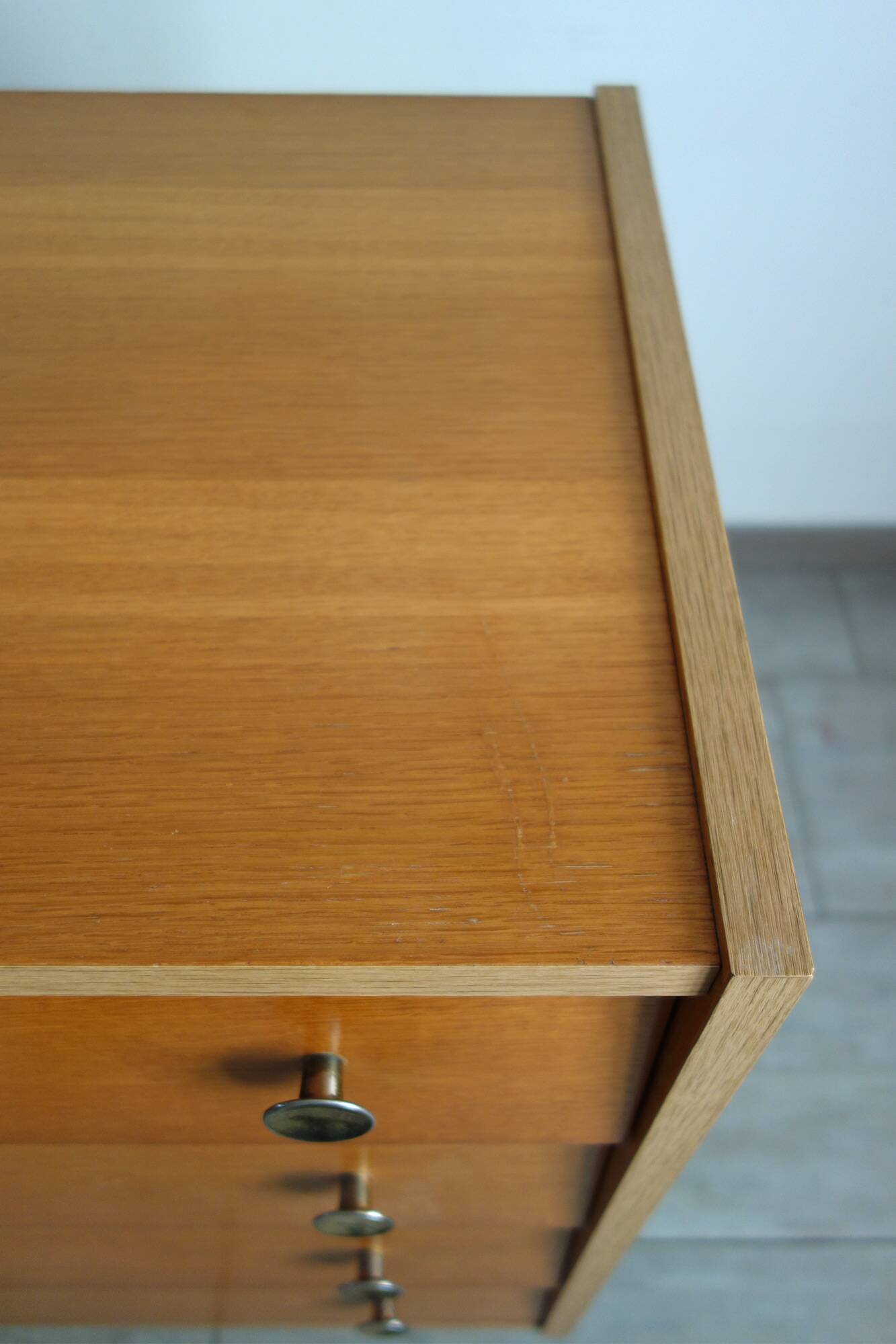 Vintage chest of drawers with 4 drawers from the 1970s.