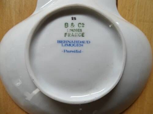 LIMOGES "Parsifal" 2 empty shell-shaped bowls decorated with birds Bernardaud & Co.
