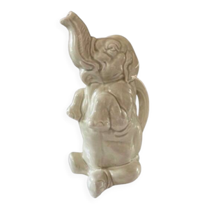 Pichet en forme d'éléphant