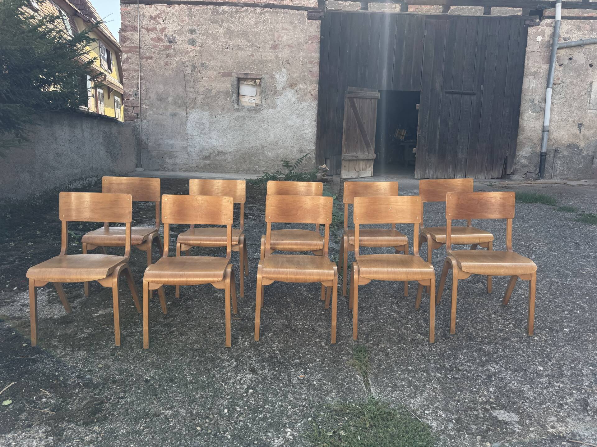 Lot de 50 chaises bistrot empilables vintage 