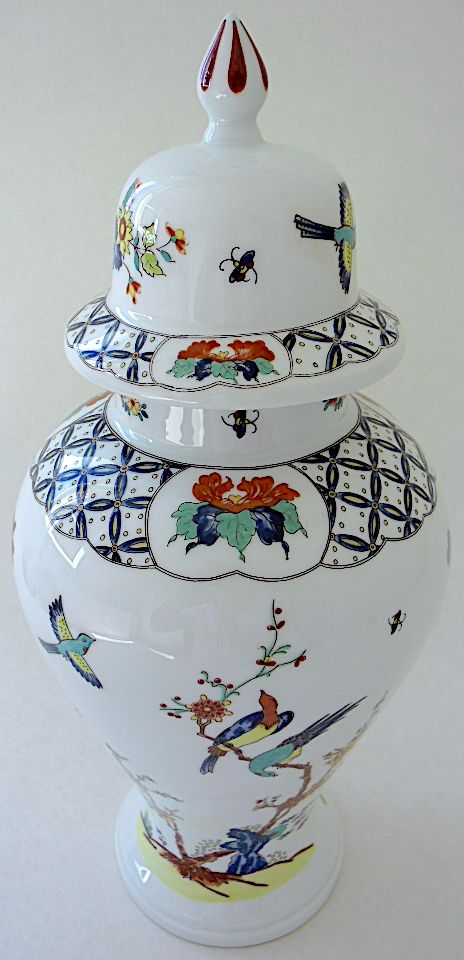 Baluster vase covered in porcelain by Coquet house in Limoges and decorated in Chantilly
