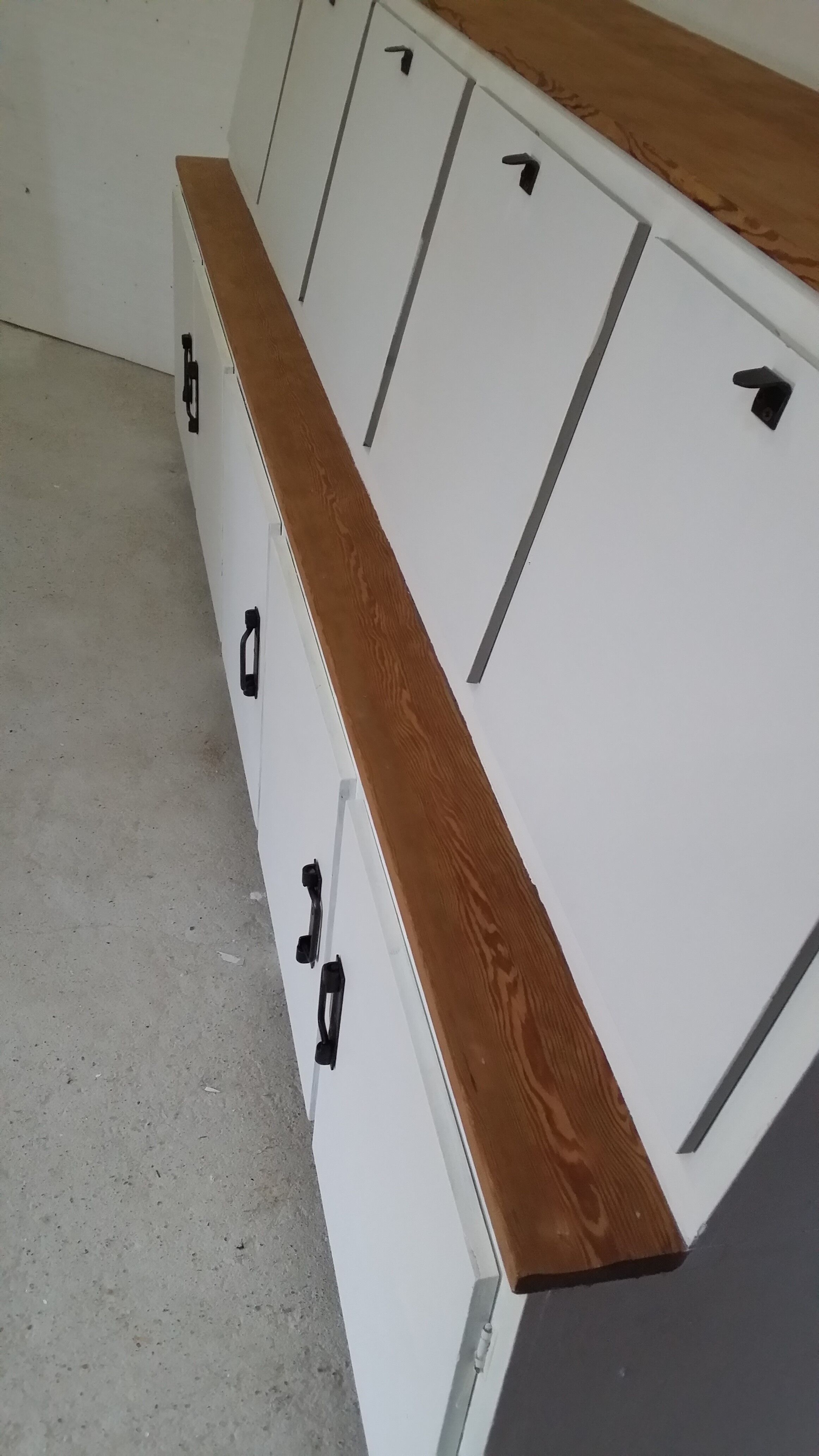 Ancien meuble d'atelier en bois