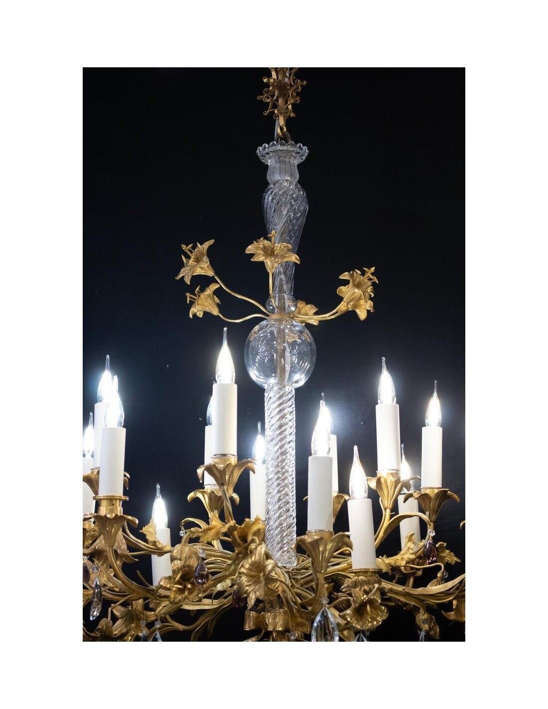 Chandelier in gilded bronze and crystal, 19 century