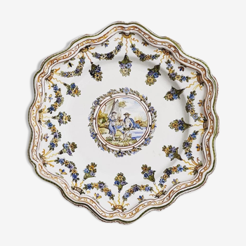 Lallier earthenware plate in Moustiers