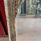 Miroir dans un ancien encadrement en bois de teck XVIIIème, usure et patine, Inde Rajasthan