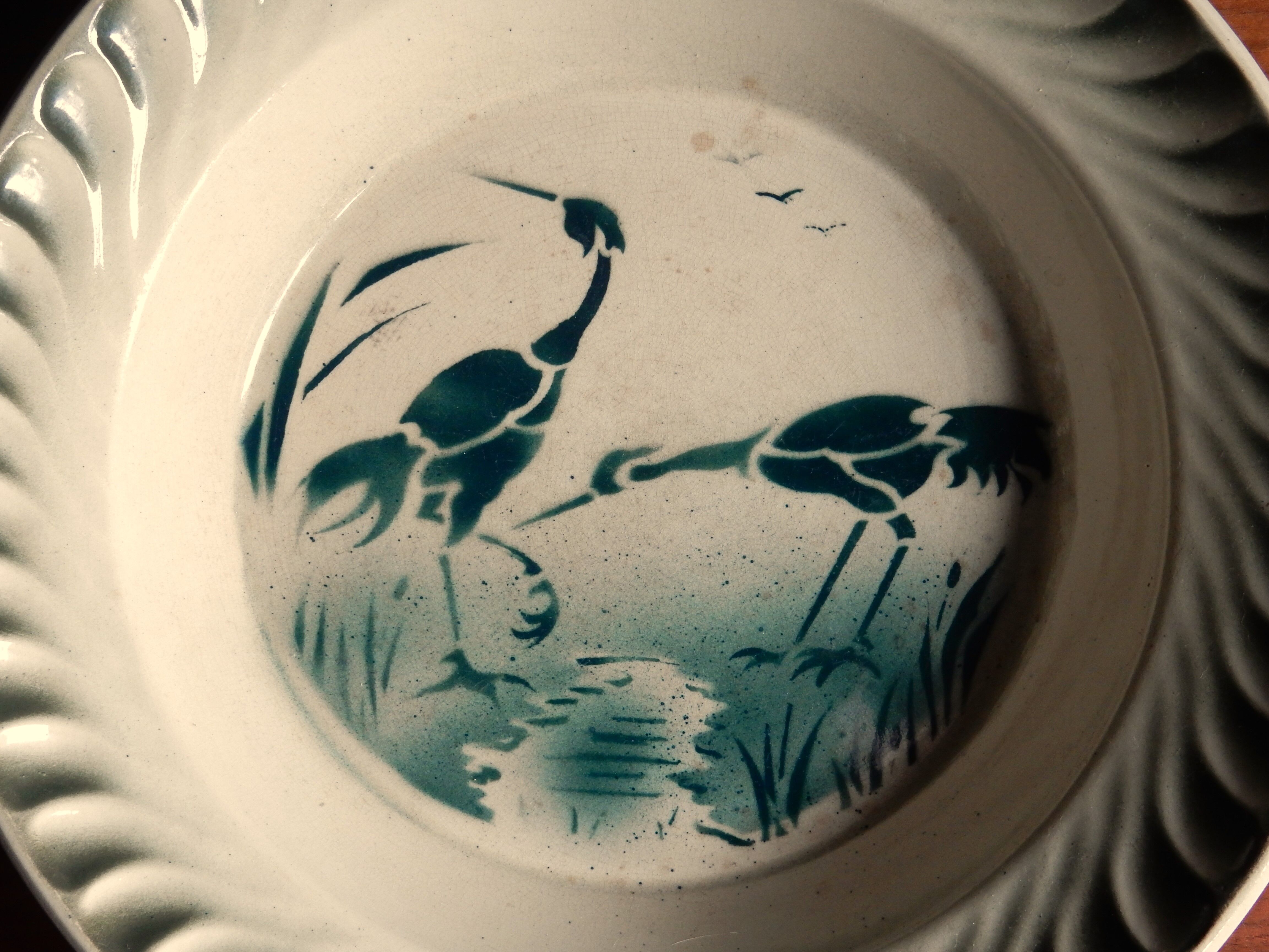 Serving dish in earthenware from Labrut Frères 1900 / Motif hérons