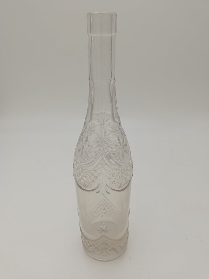 Bouteille en verre moulé