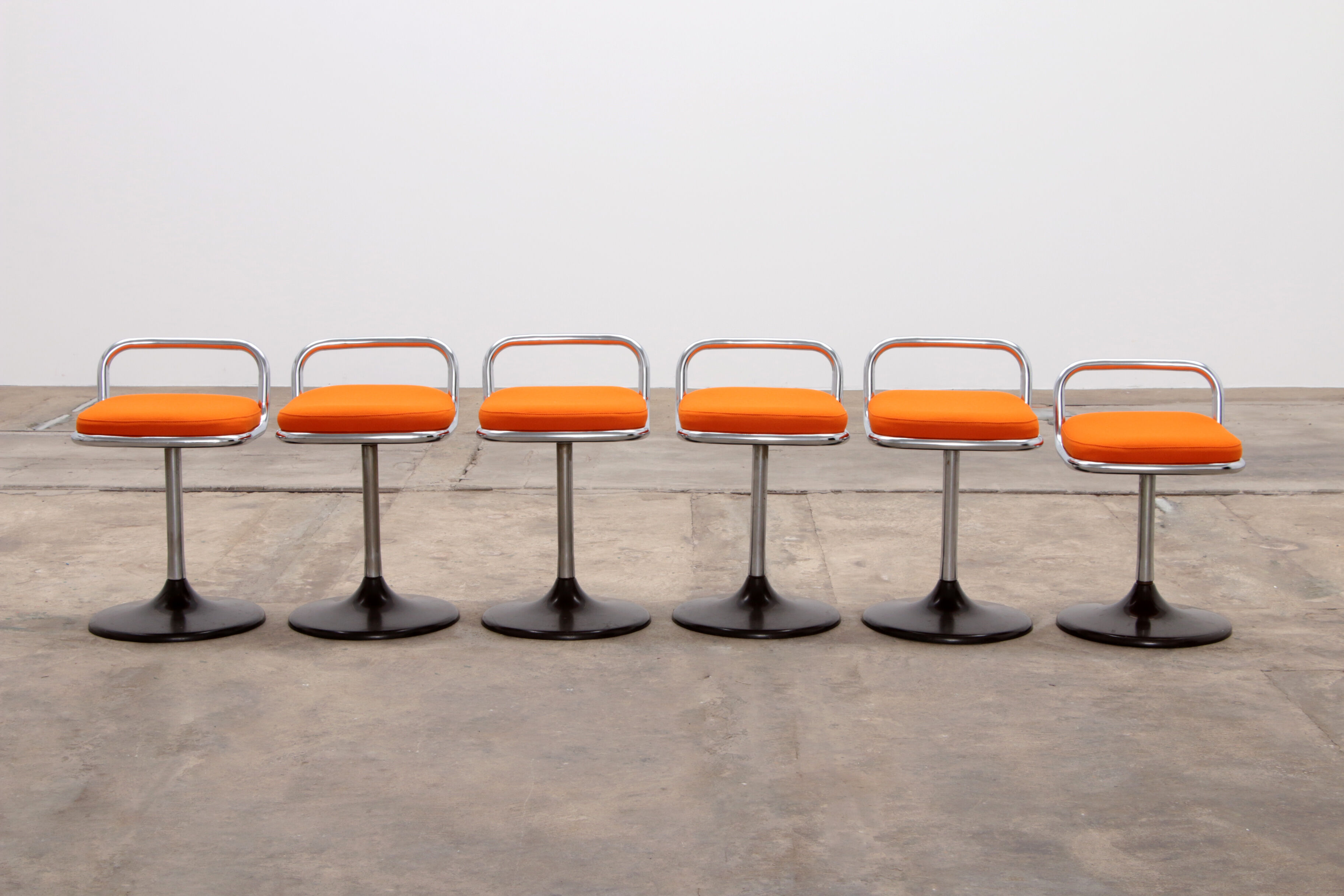 6 Italian low bar stools with orange seat 1970 Joe Colombo style