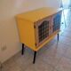 Joli petit buffet vintage jaune et noir avec portes vitrées