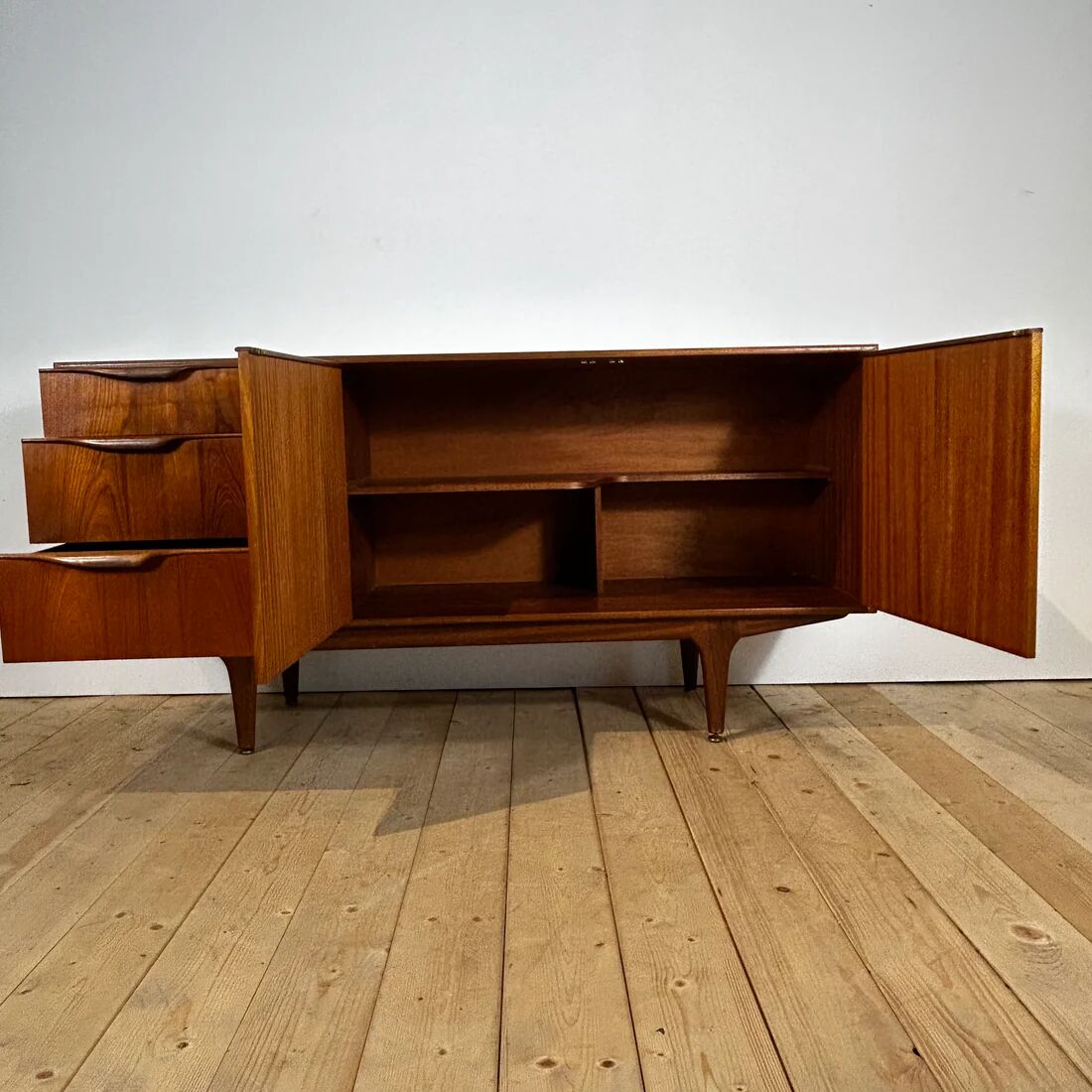 McIntosh buffet, 1960s