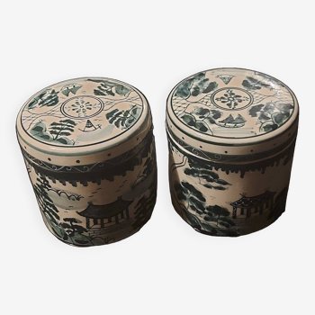 Deux pots en porcelaine chinoise