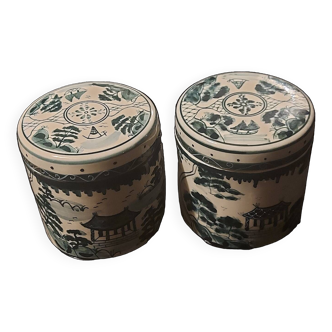 Deux pots en porcelaine chinoise