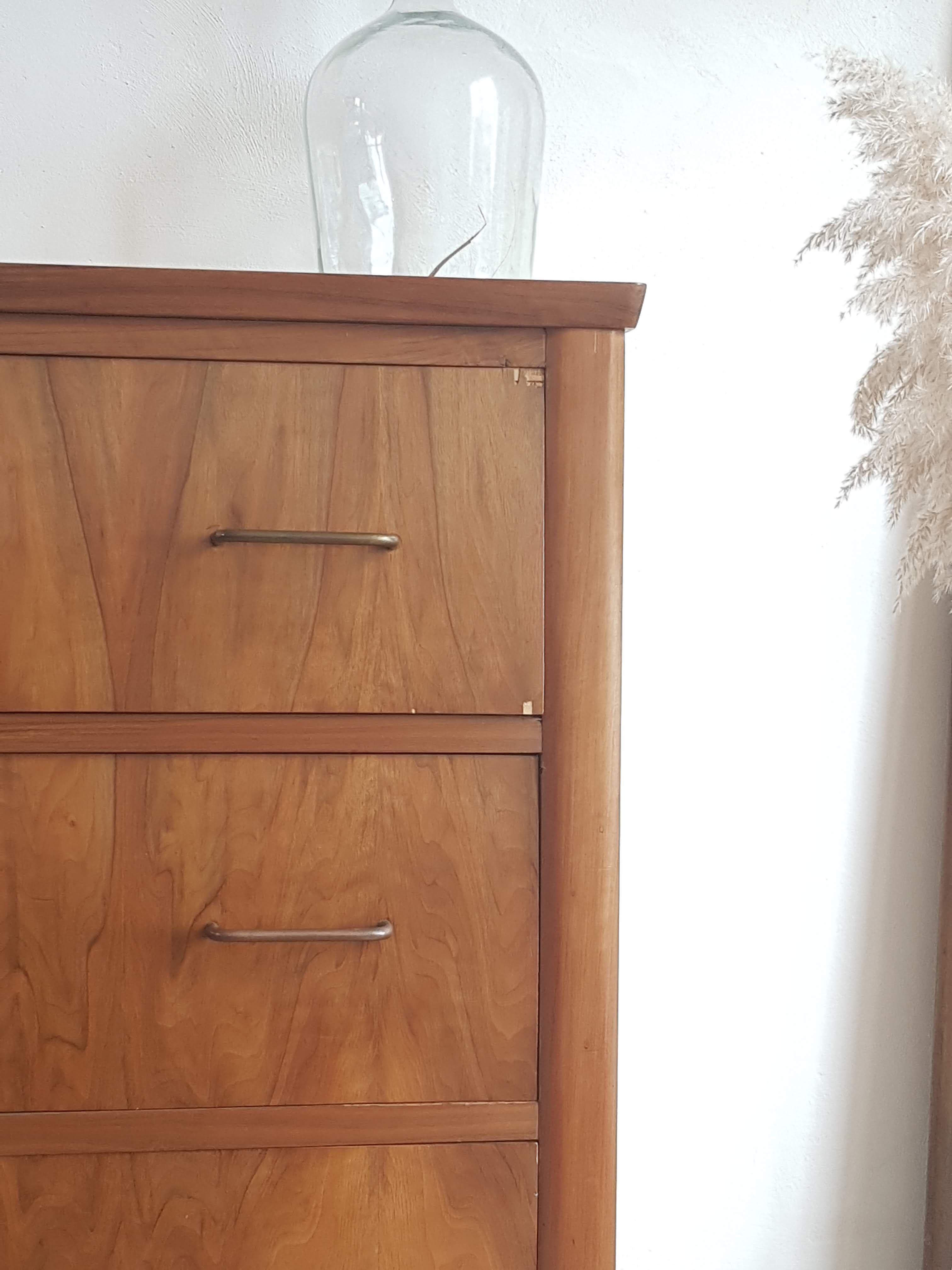 Dresser circa 60s - compass feet