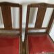 2 chaises vintage en bois et simili cuir rouge