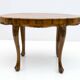 Table basse en noyer italien de style baroque du XXe siècle
