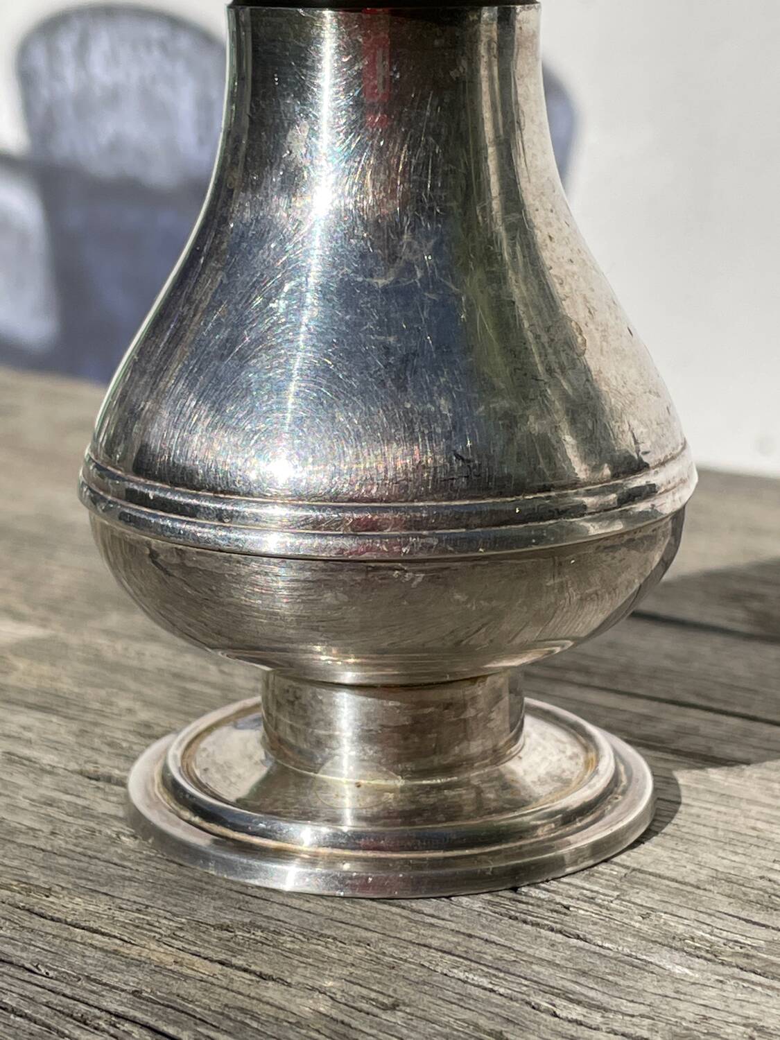 Salière ou poivrier en métal argenté