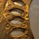 Miroir ancien doré à décor sculpté de style ethnique