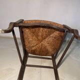 Fauteuil provençal ancien en bois sculpté avec assise en paille