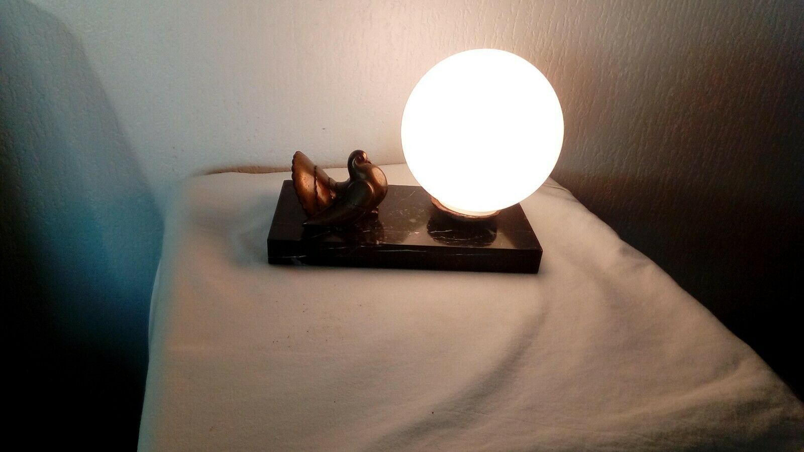 ART DECO OPALINE BEDSIDE LAMP AND DECOR DINDON MARBLE