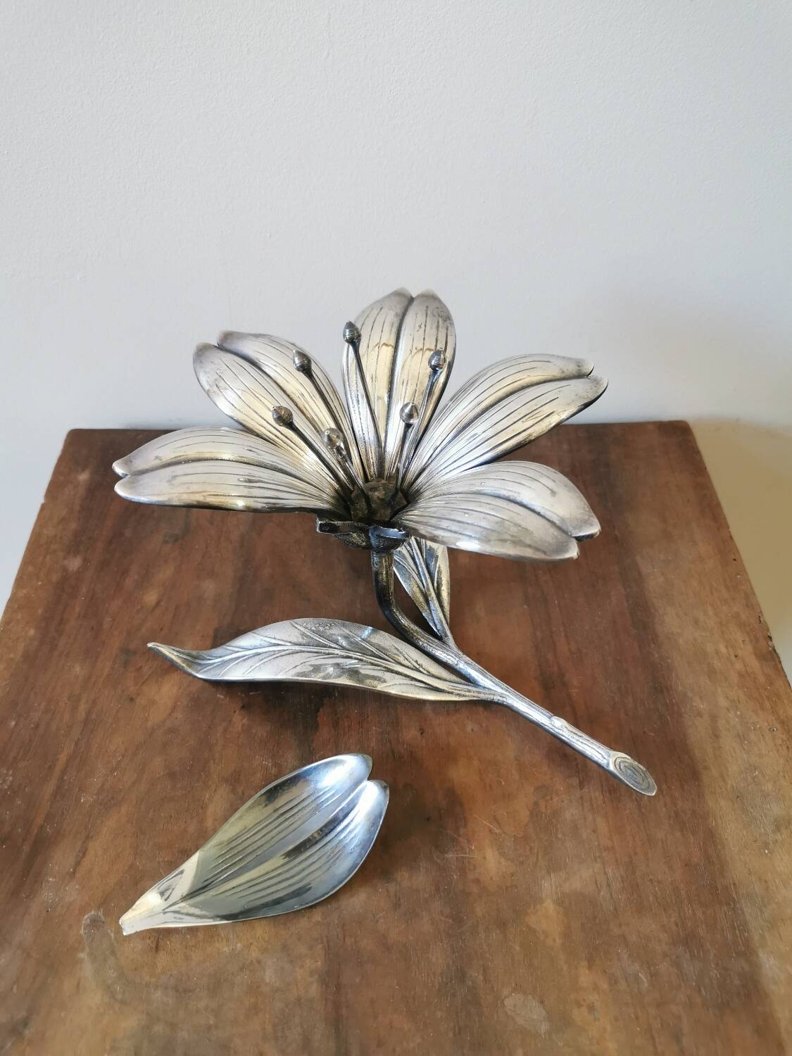Vintage ashtray flower in silver metal