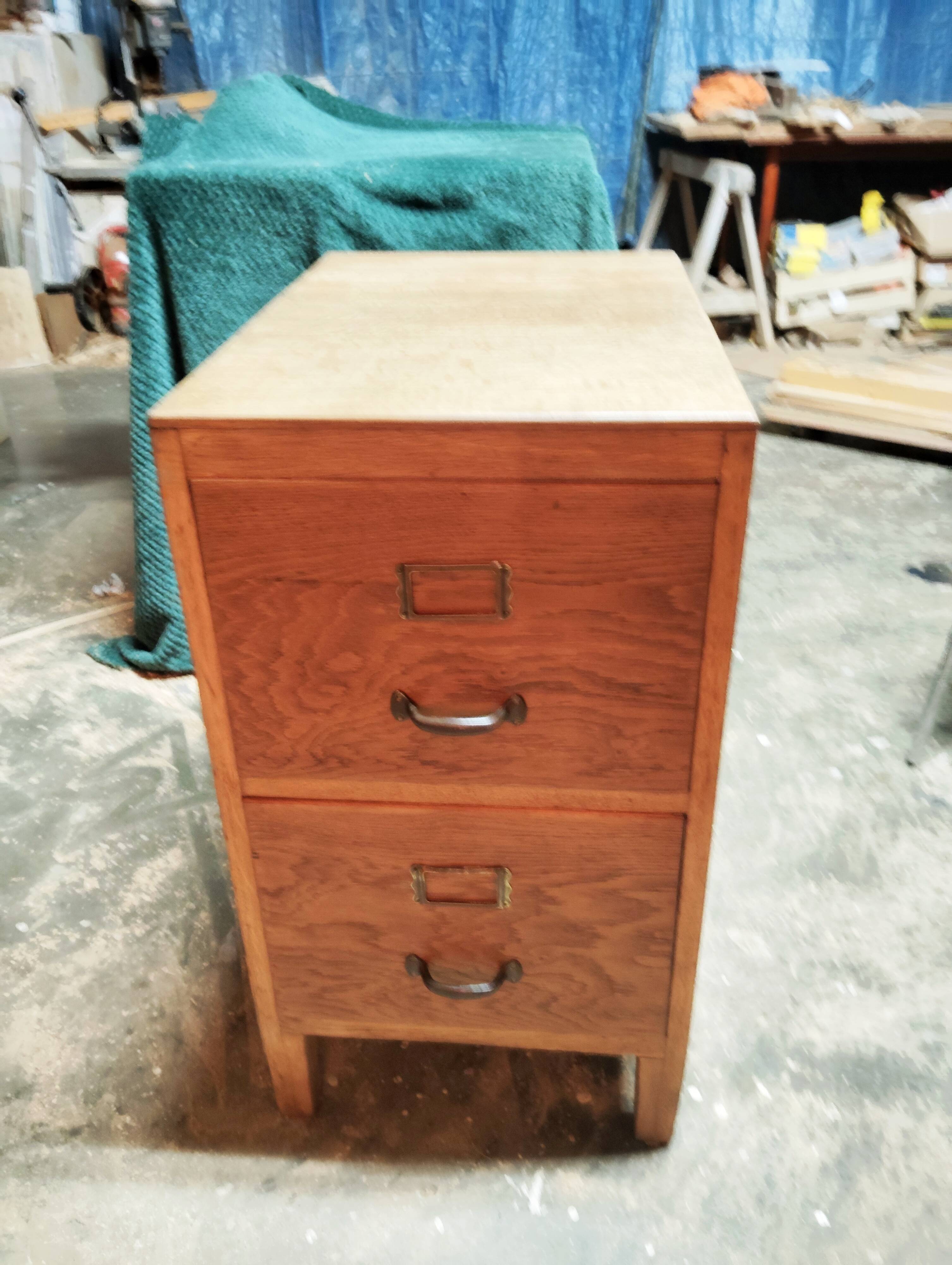 Workbench for freestanding use, lightened