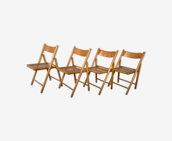 Lot de 4 chaises pliantes, design vintage, structure en bois et assise cannée. Vers 1970