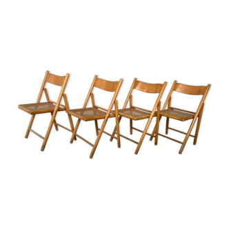 Lot de 4 chaises pliantes, design vintage,  structure en bois et  assise cannée. Vers 1970