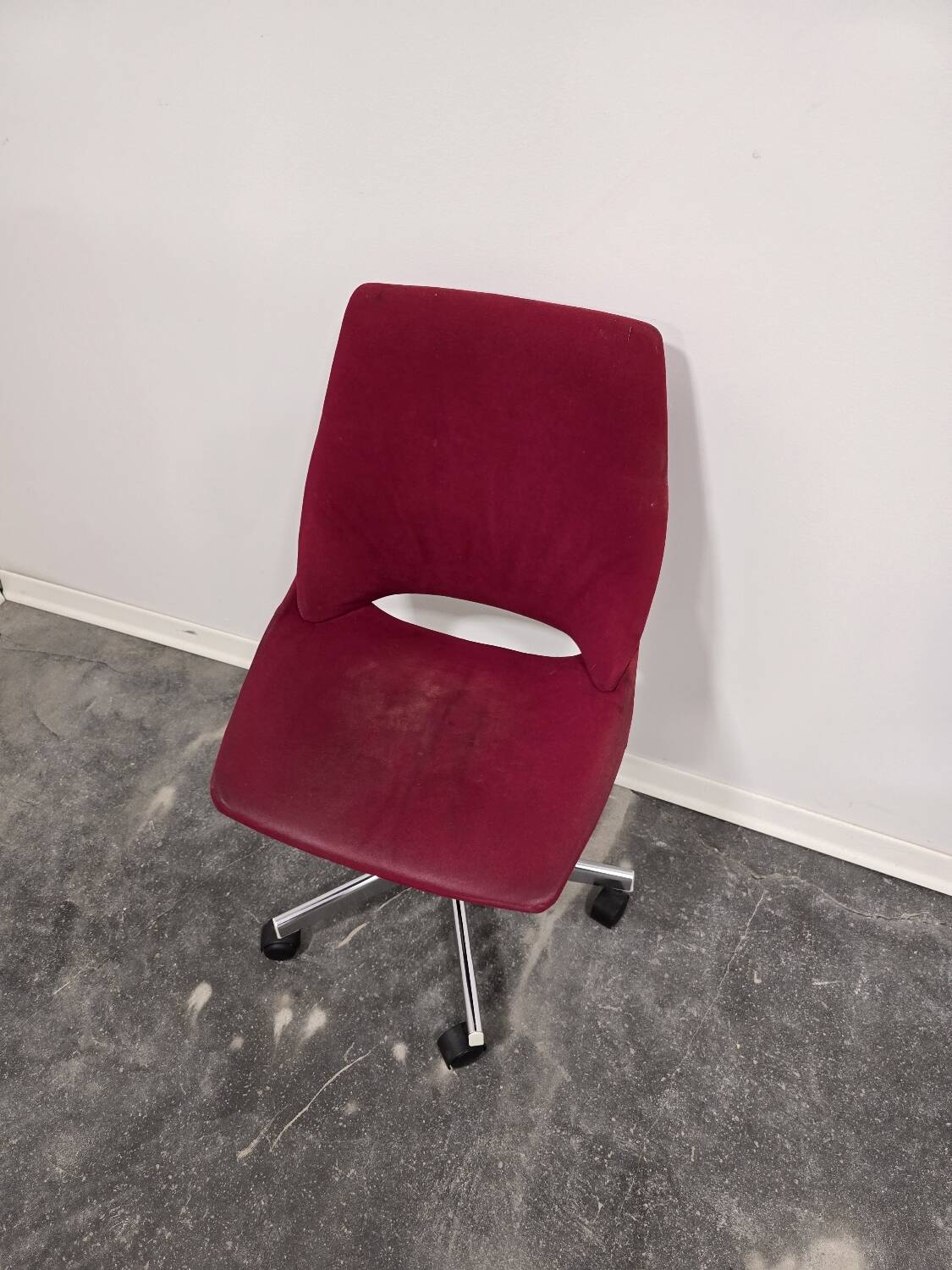 Chaise de bureau pivotante rouge des années 1970