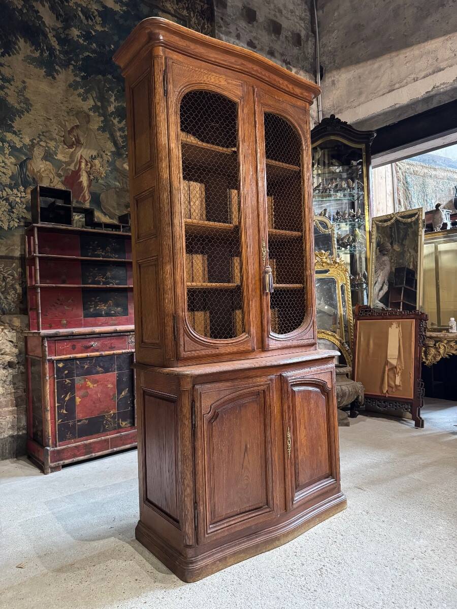 Two-body oak buffet in Louis XIV style from the 19th century.