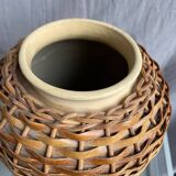 Vase en grés et rotin vintage