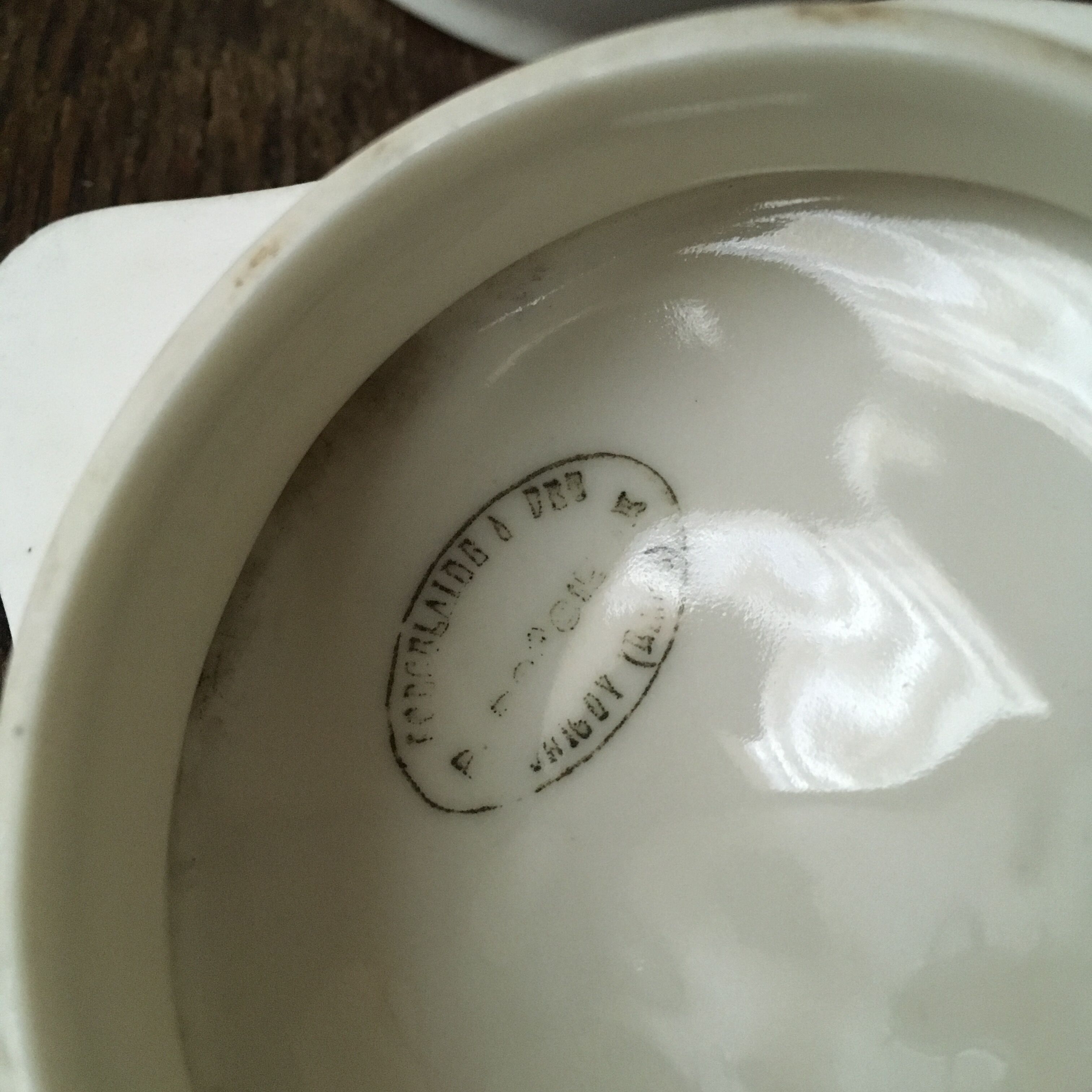 Cafetiere in fire porcelain or white sandstone (P. precious) of Grigny