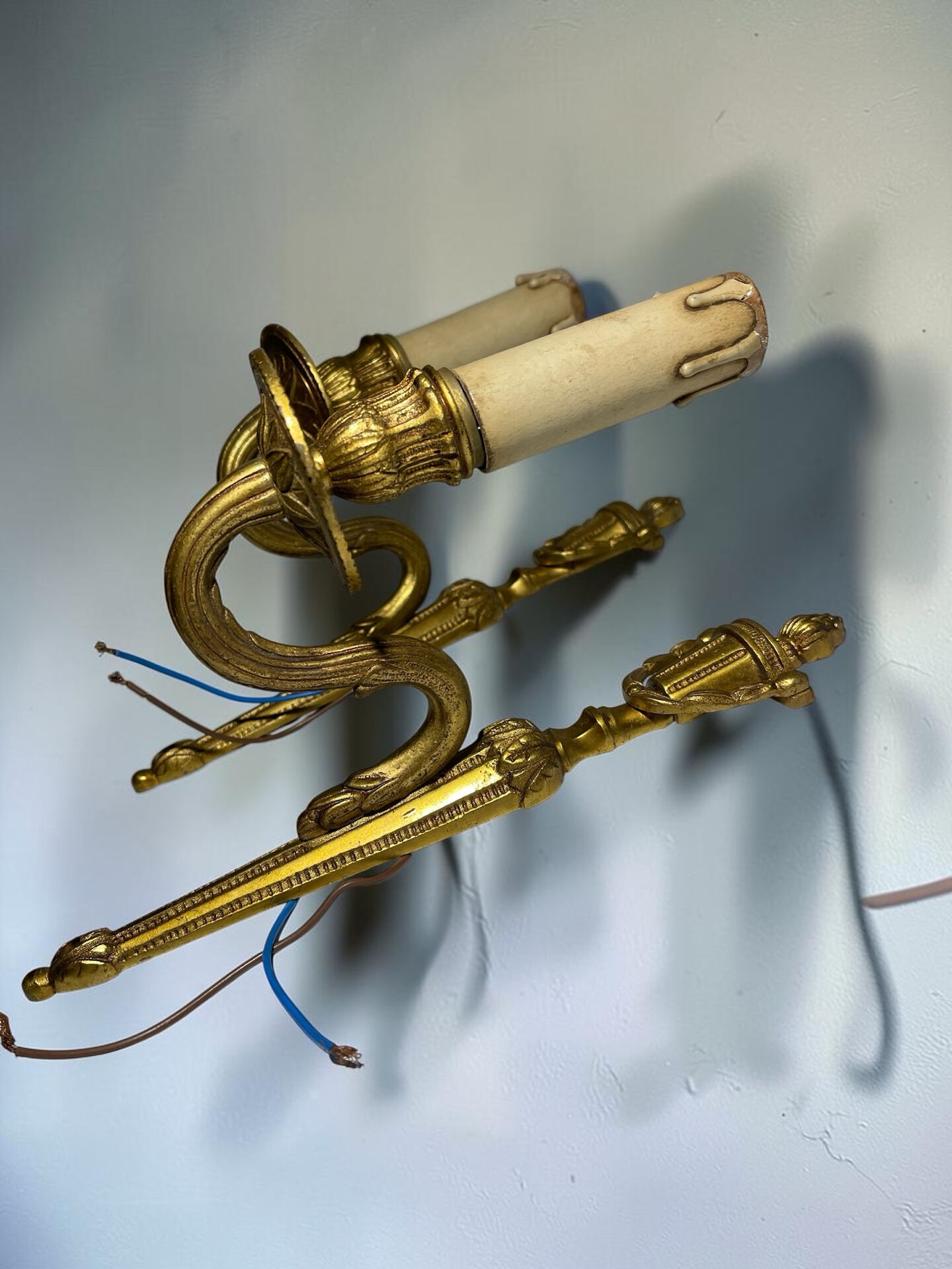 Pair of vintage gold wall sconces – Louis XVI style – Lighting fixture