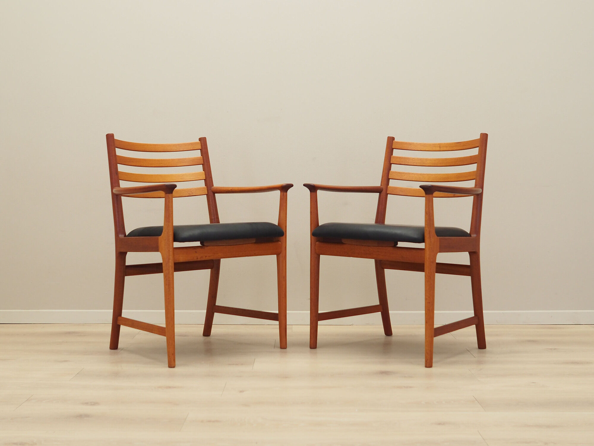 Chaise en teck design danois années 1970 production: Danemark