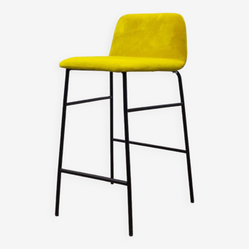 High stool TrabA' Bardot Puts in yellow fabric